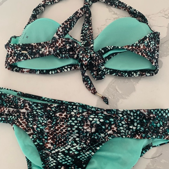 Athleta two piece swimsuit with padded top and low rise bottoms size M - Picture 4 of 4